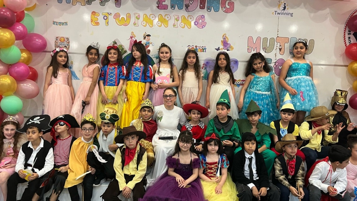 HAPPY ENDİNG-MASAL KAHRAMANLARI DEFİLEMİZ MUHTEŞEMDİ